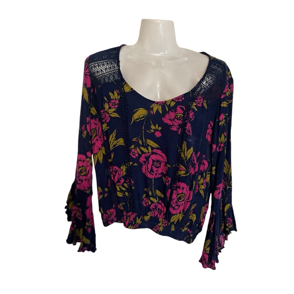 EUC Express Flutter Sleeve top